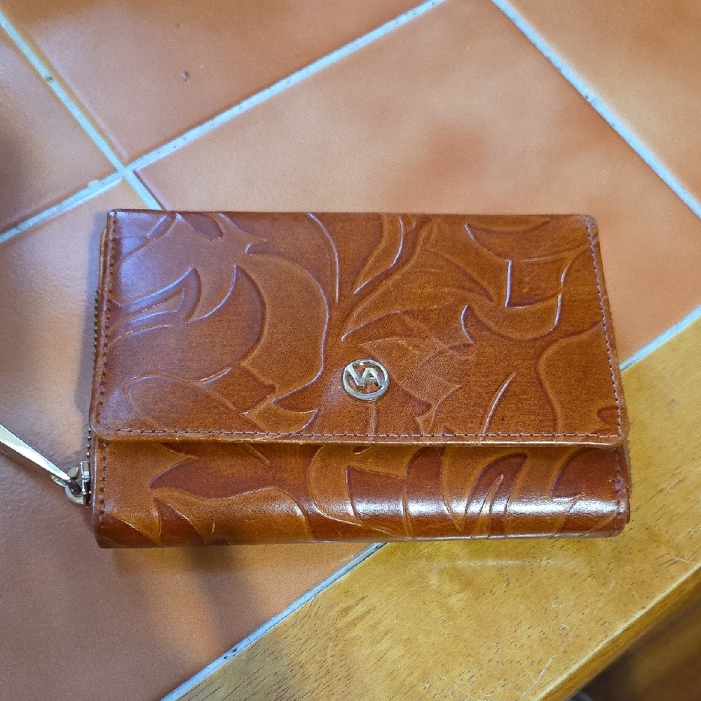 VALENTINA WALLET GREAT CONDITION